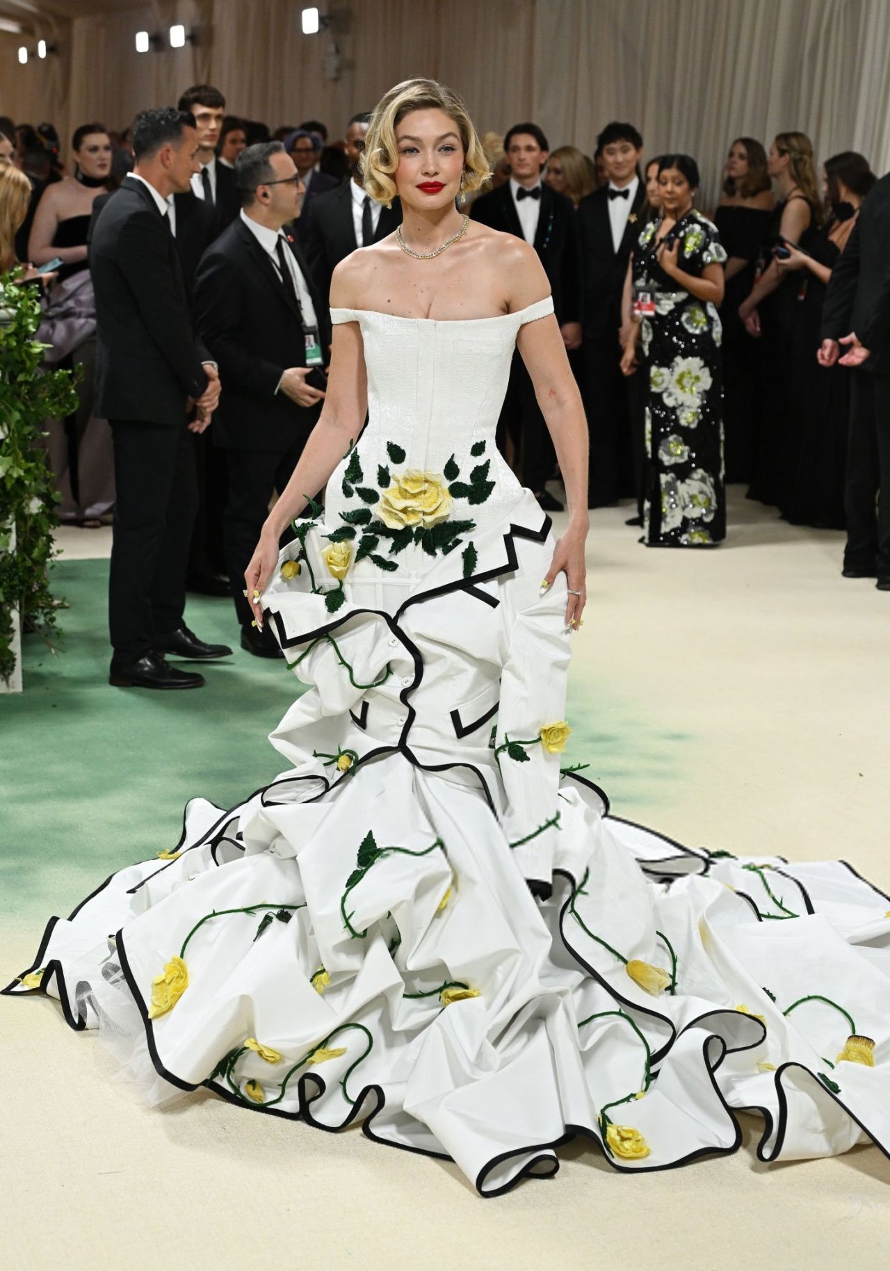 GIGI HADID IN FLORAL GOWN AT MET GALA 2024 IN NEW YORK CITY